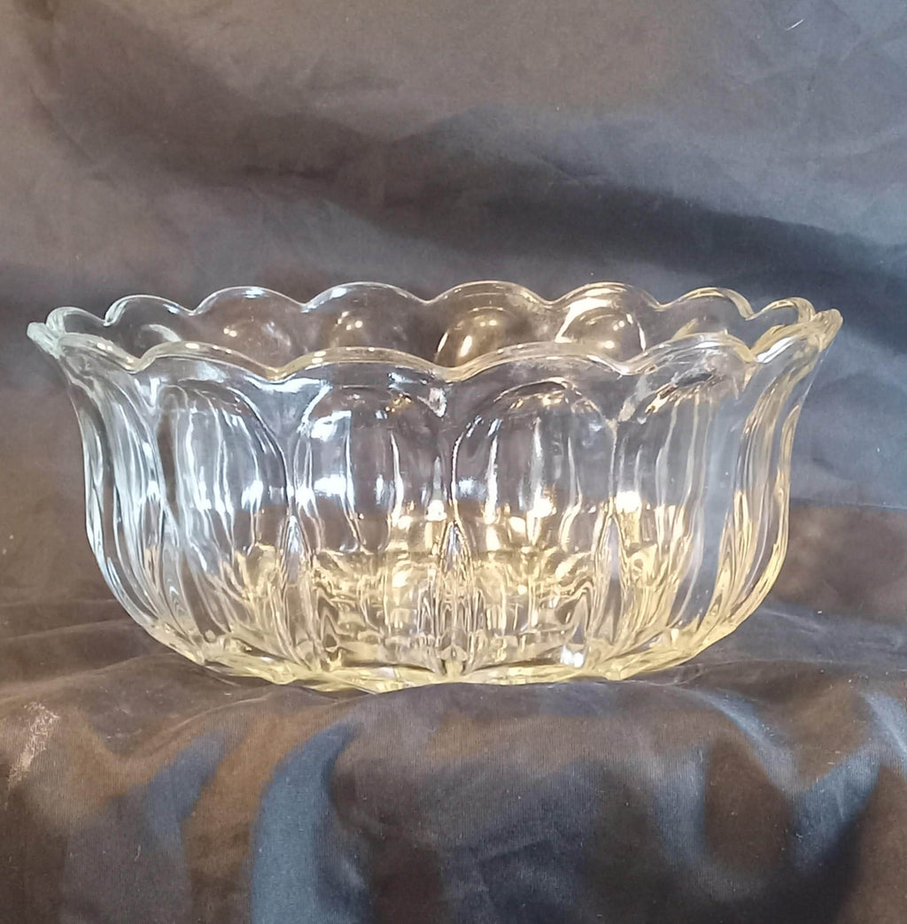 Anchor Hocking Fairfield Glass Fruit Bowl Scalloped Rim Vintage Centerpiece