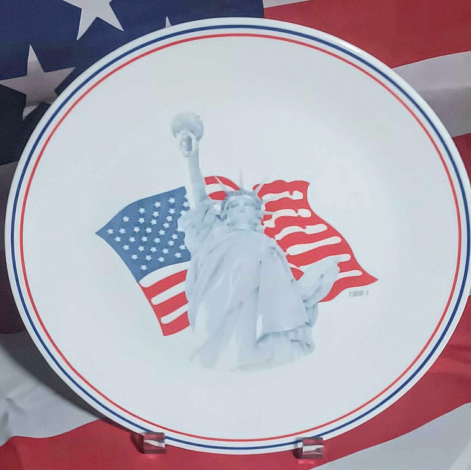 Vintage 1991 Corelle Liberty Statue of Liberty Dinner Plate 10.25" Patriotic Red White Blue USA Flag