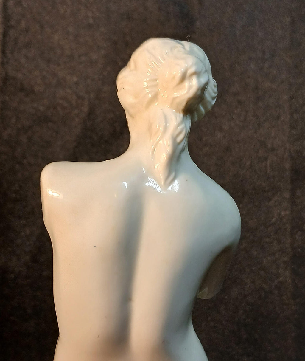 Vintage Venus de Milo Statue – Classical White Resin Sculpture on Black Base